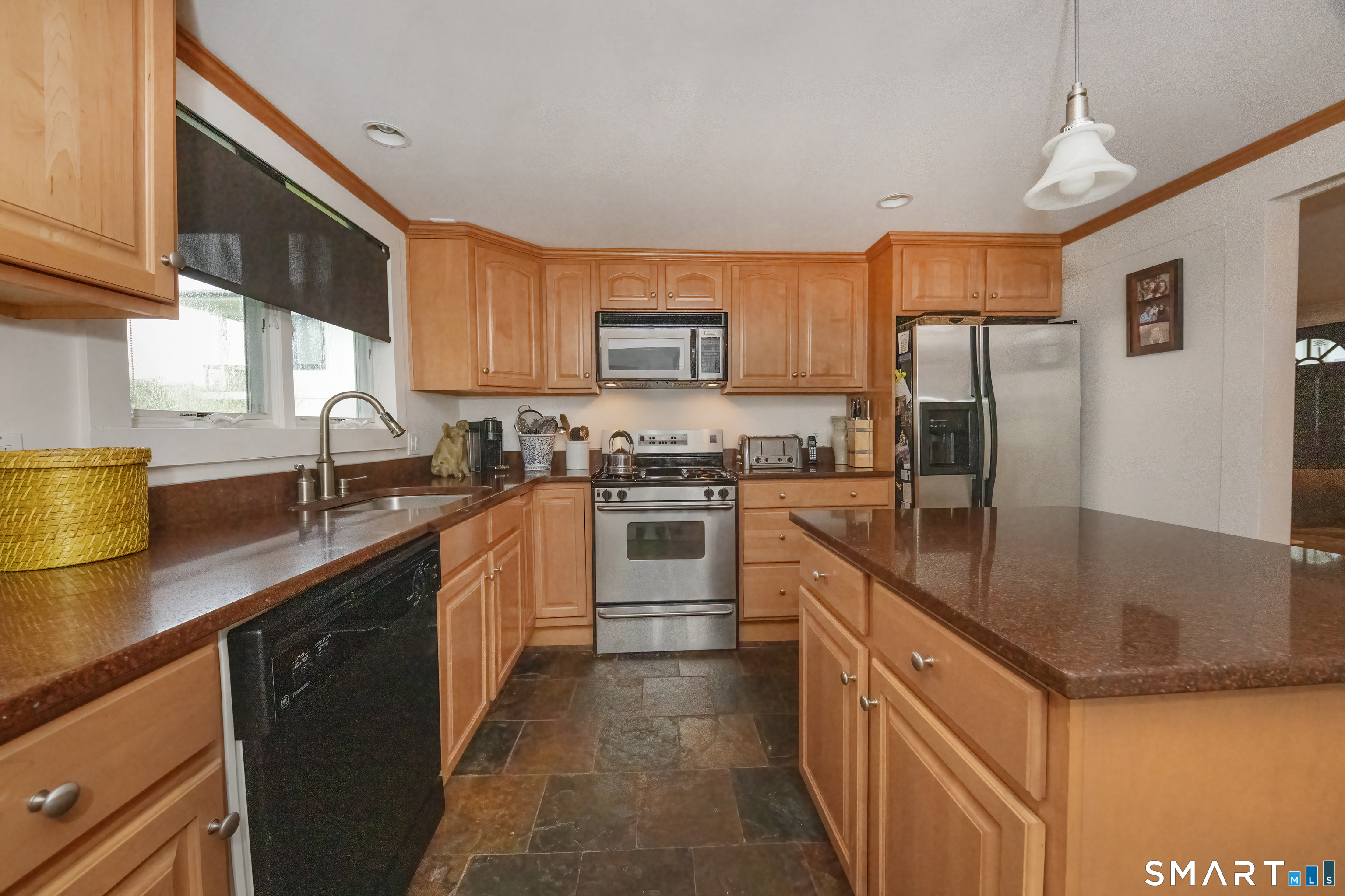 100 Pratt Road Clinton, CT 06413 - Photo 3 of 25