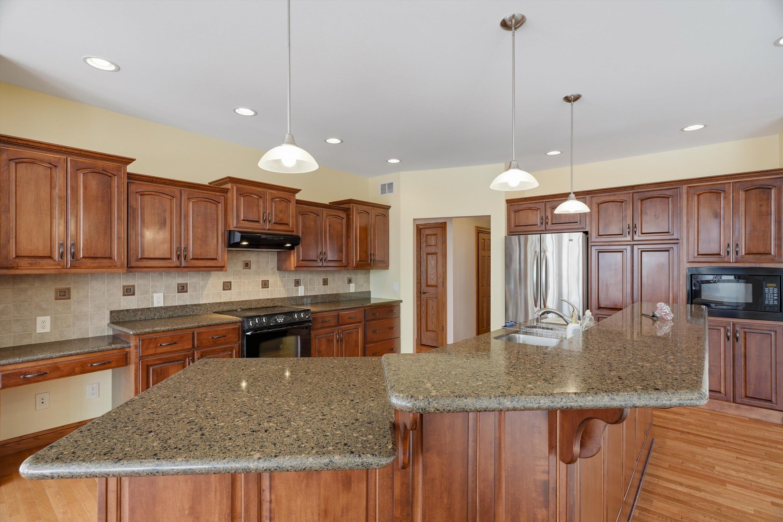 1137 Ridge Road Marshfield, WI 54449 - Photo 16 of 48