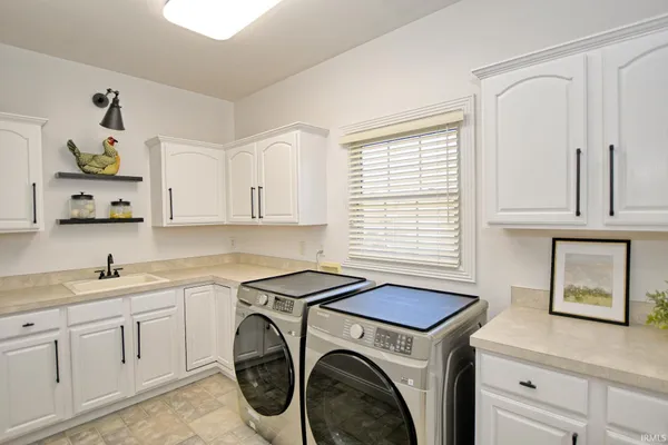 $1,049,000 | 2122 Lakes Edge Drive, Newburgh, IN 47630