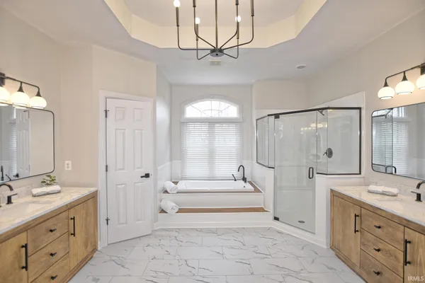 $1,049,000 | 2122 Lakes Edge Drive, Newburgh, IN 47630