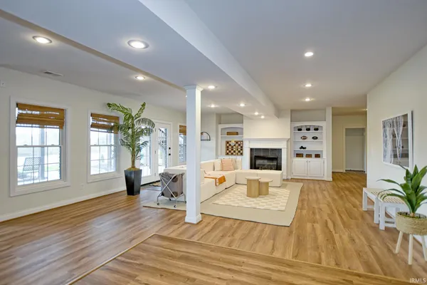 $1,049,000 | 2122 Lakes Edge Drive, Newburgh, IN 47630