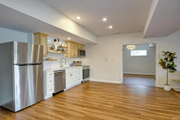 $1,049,000 | 2122 Lakes Edge Drive, Newburgh, IN 47630