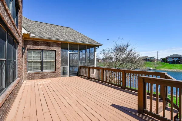 $1,049,000 | 2122 Lakes Edge Drive, Newburgh, IN 47630