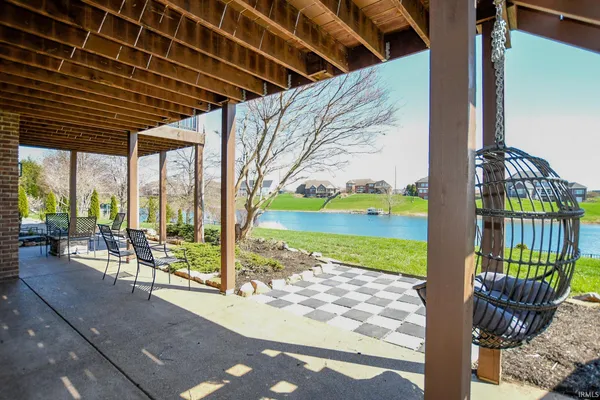 $1,049,000 | 2122 Lakes Edge Drive, Newburgh, IN 47630