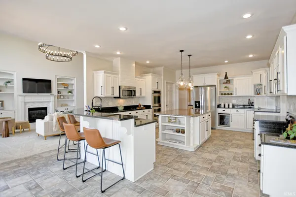 $1,049,000 | 2122 Lakes Edge Drive, Newburgh, IN 47630