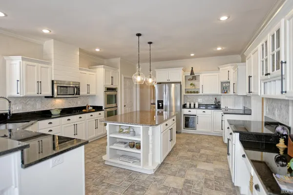 $1,049,000 | 2122 Lakes Edge Drive, Newburgh, IN 47630