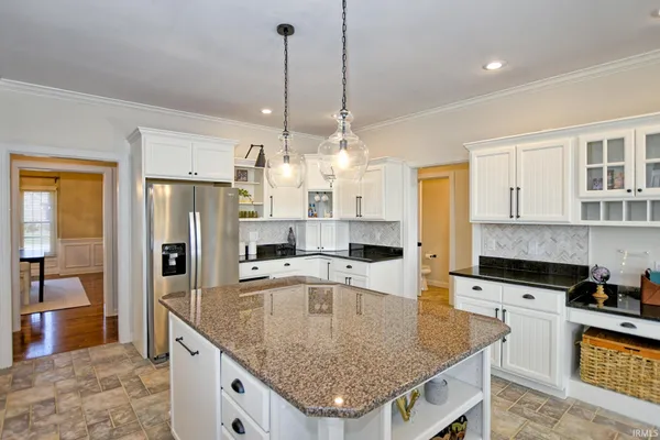 $1,049,000 | 2122 Lakes Edge Drive, Newburgh, IN 47630