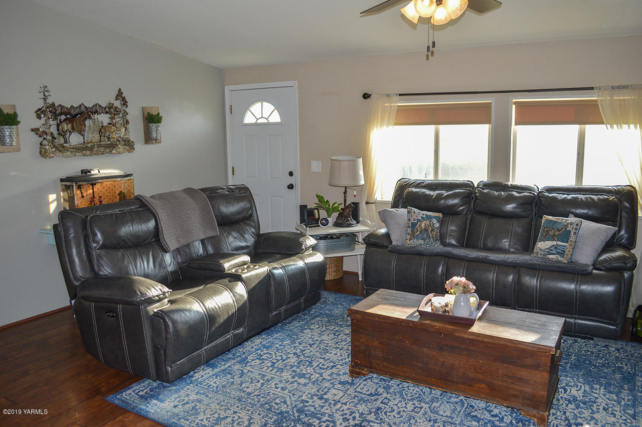 513 Burnham Road Yakima, WA 98908 - Photo 5 of 18 a living room with furniture and a large window