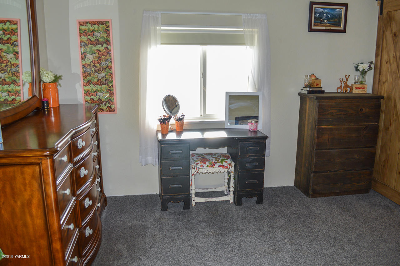 513 Burnham Road Yakima, WA 98908 - Photo 9 of 18 a living room with furniture and a closet