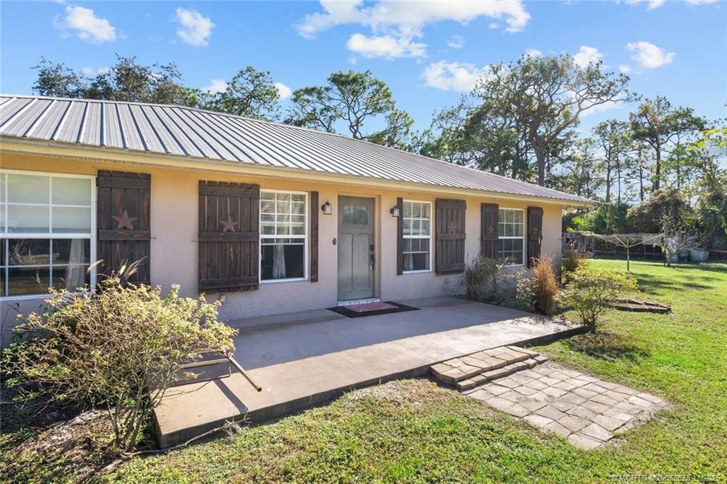 8401 Southwest Fox Brown Road Indiantown, FL 34956 - Photo 11 of 56 Main House