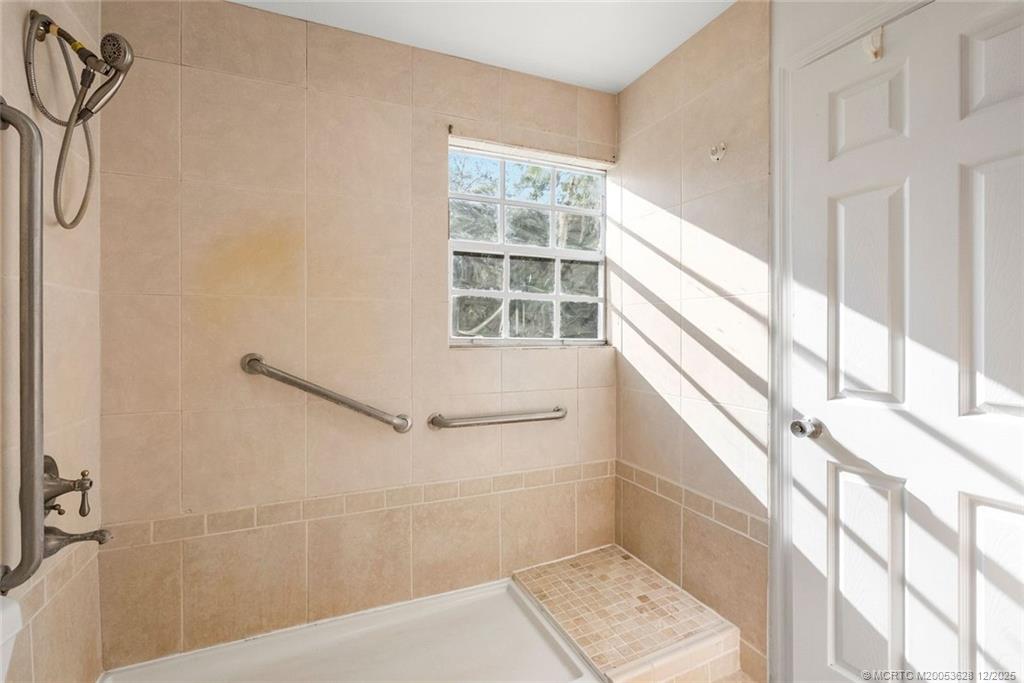 8401 Southwest Fox Brown Road Indiantown, FL 34956 - Photo 24 of 56 Apartment bath