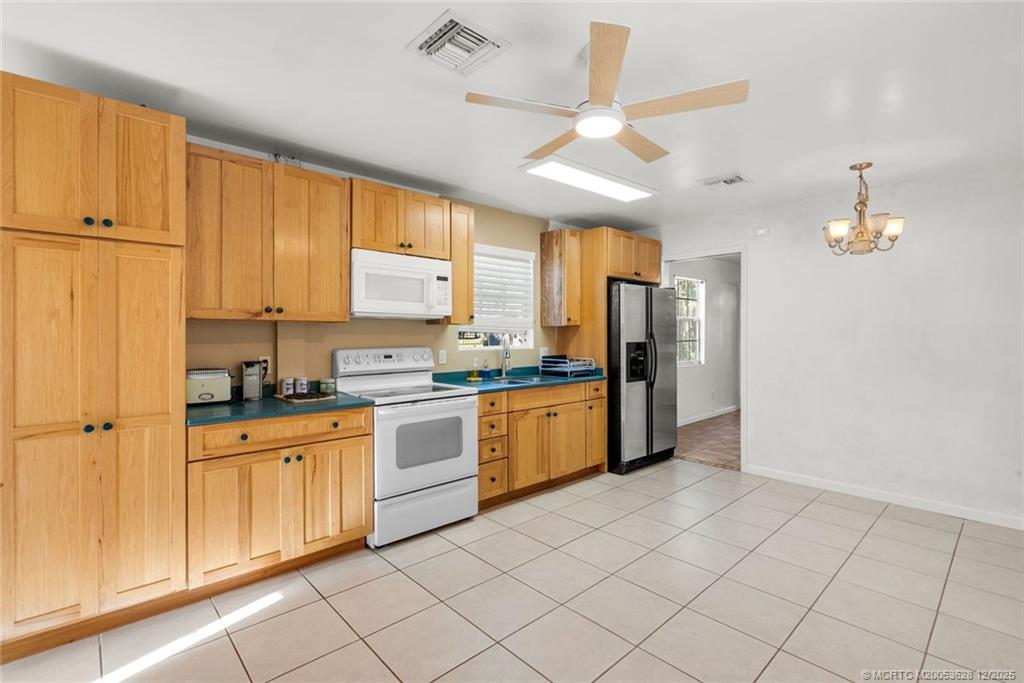8401 Southwest Fox Brown Road Indiantown, FL 34956 - Photo 30 of 56 Apartment kitchen