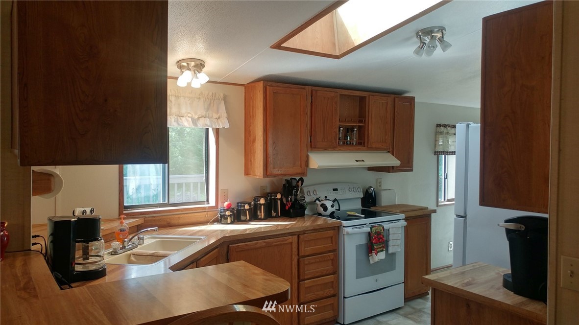 40805 Dorman Road Gold Bar, WA 98251 - Photo 8 of 25 a kitchen with a sink stove and cabinets