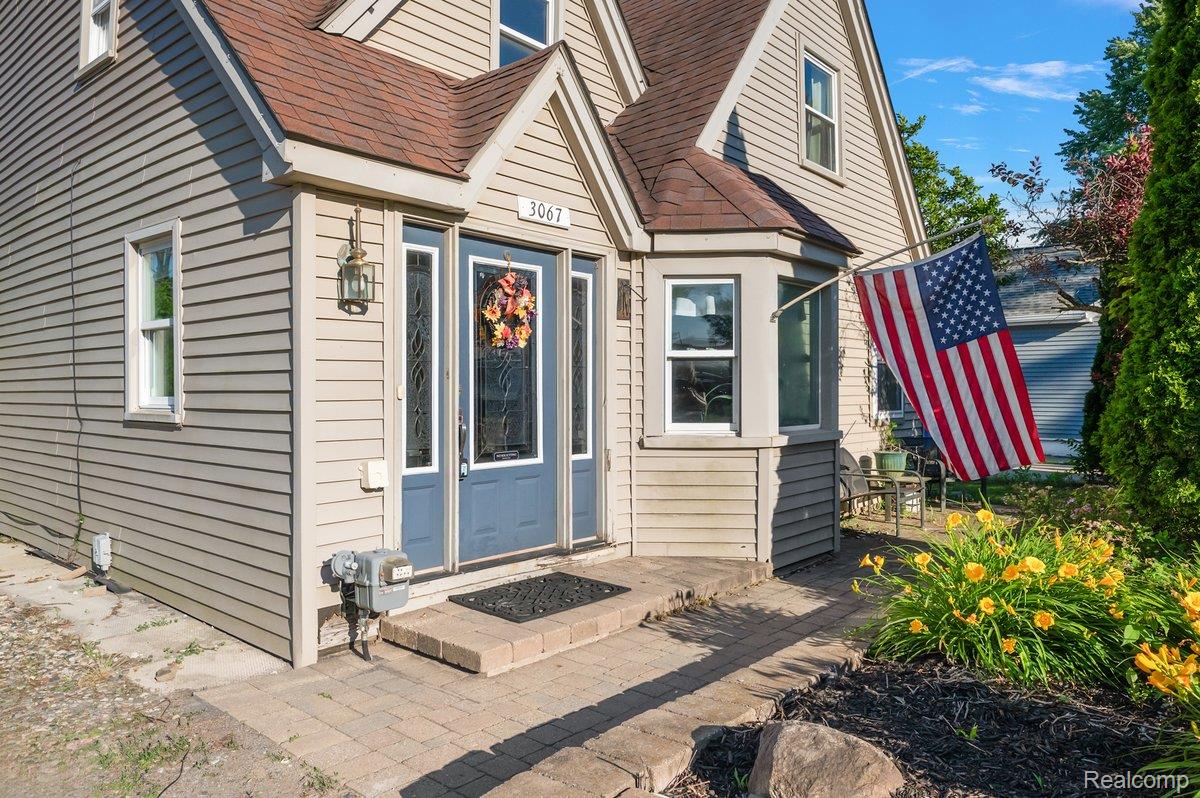 3067 Avalon Road Rochester, MI 48309 - Photo 2 of 34 3067 Avalon Rd-3.jpg