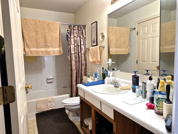 $289,000 | 1215 North Williams Drive, Unit 1, Palatine, IL 60074