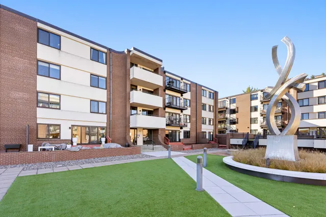 $1,695 | 48 Groveland Terrace, Unit B103, Minneapolis, MN 55403