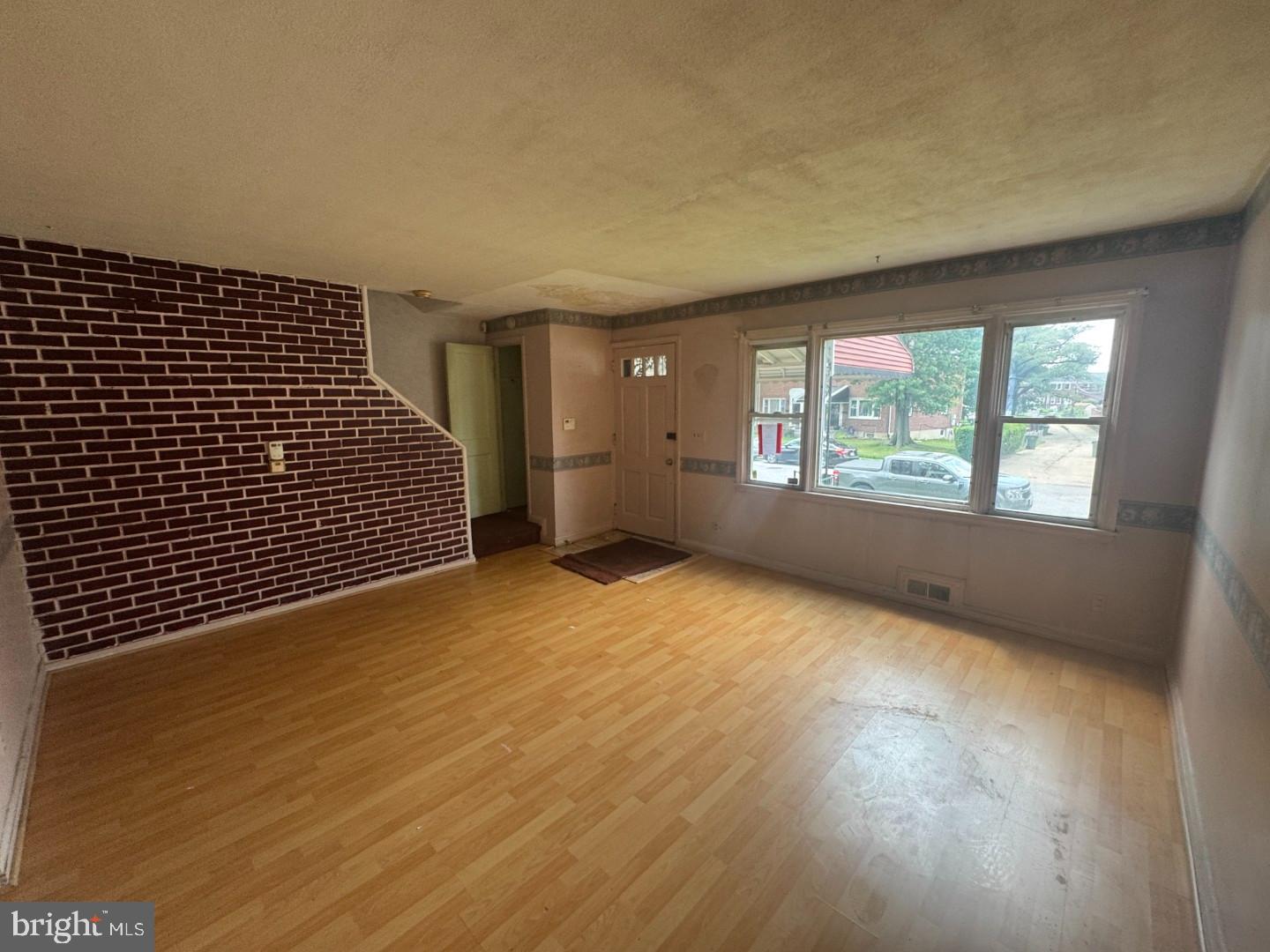 1526 Wadsworth Way Baltimore, MD 21239 - Photo 2 of 15 Living Area