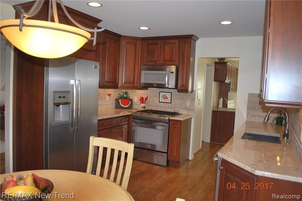 22195 River Ridge Trail Farmington Hills, MI 48335 - Photo 2 of 24