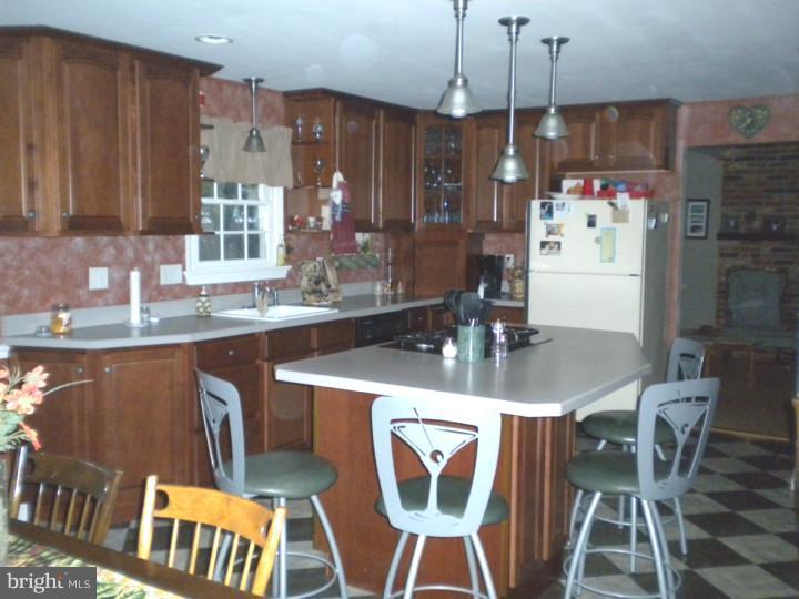 129 Coopers Kill Road Delran, NJ 08075 - Photo 11 of 25 Kitchen