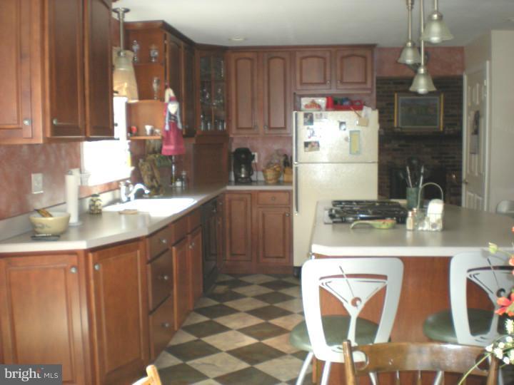 129 Coopers Kill Road Delran, NJ 08075 - Photo 12 of 25 Kitchen