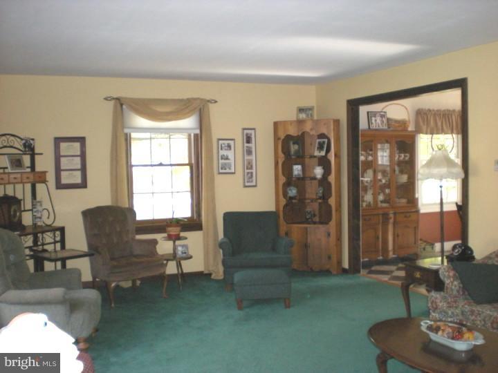 129 Coopers Kill Road Delran, NJ 08075 - Photo 5 of 25 Living Room