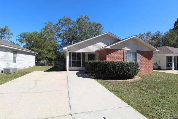 $1,400 | 404 Oak Knoll Lane, Pensacola, FL 32506