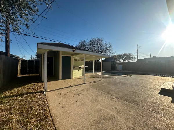 $309,900 | 7209 Sycamore Drive, Galveston, TX 77551