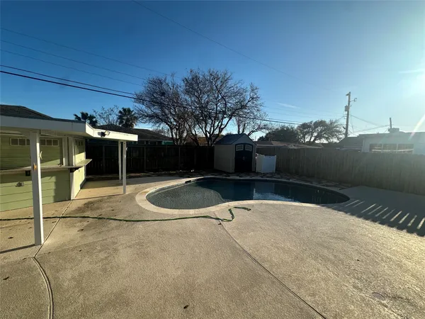 $309,900 | 7209 Sycamore Drive, Galveston, TX 77551