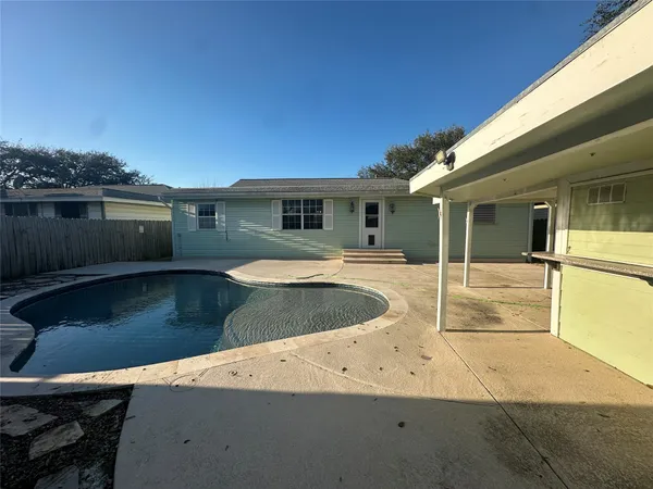 $309,900 | 7209 Sycamore Drive, Galveston, TX 77551