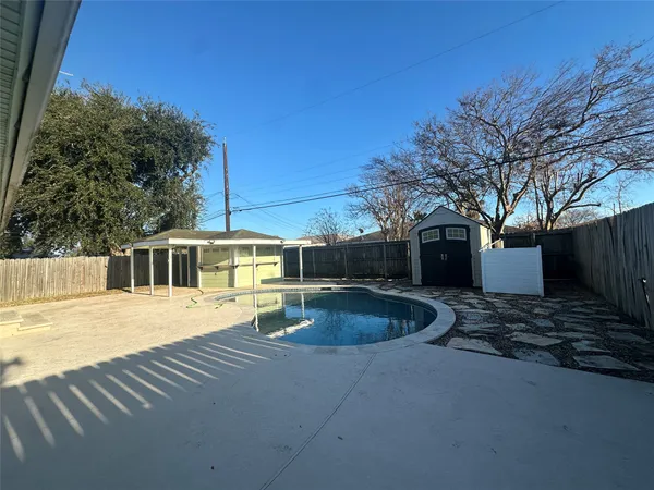 $309,900 | 7209 Sycamore Drive, Galveston, TX 77551
