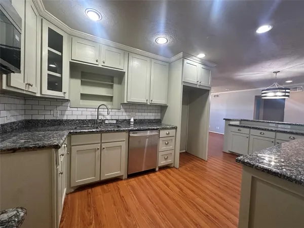 $309,900 | 7209 Sycamore Drive, Galveston, TX 77551