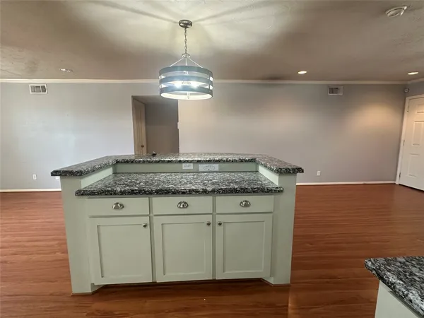 $309,900 | 7209 Sycamore Drive, Galveston, TX 77551