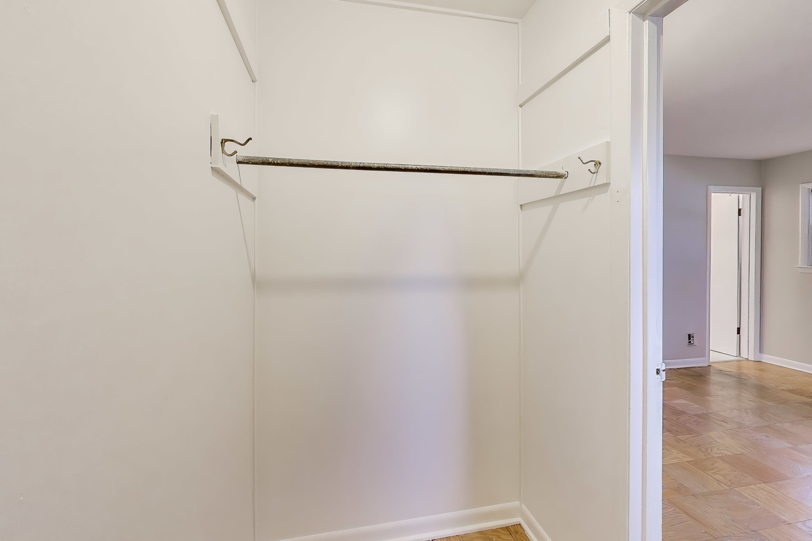 400 Landmeier Road Elk Grove Village, IL 60007 - Photo 18 of 33 a view of bathroom