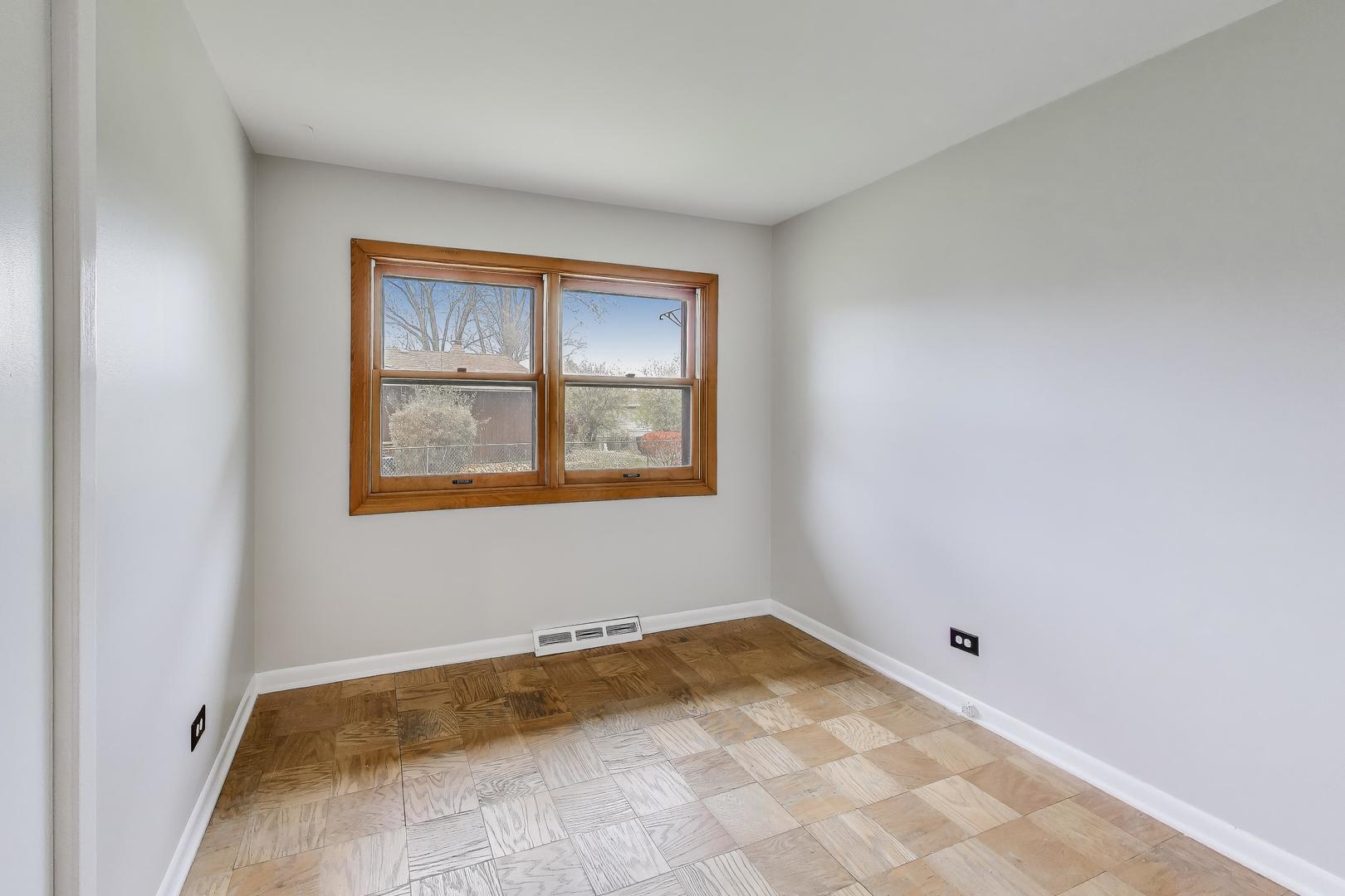 400 Landmeier Road Elk Grove Village, IL 60007 - Photo 21 of 33 a view of a room with a window