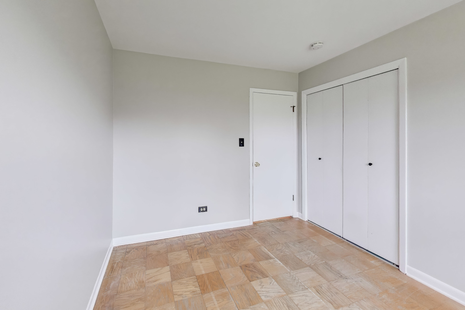 400 Landmeier Road Elk Grove Village, IL 60007 - Photo 22 of 33 a view of an empty room