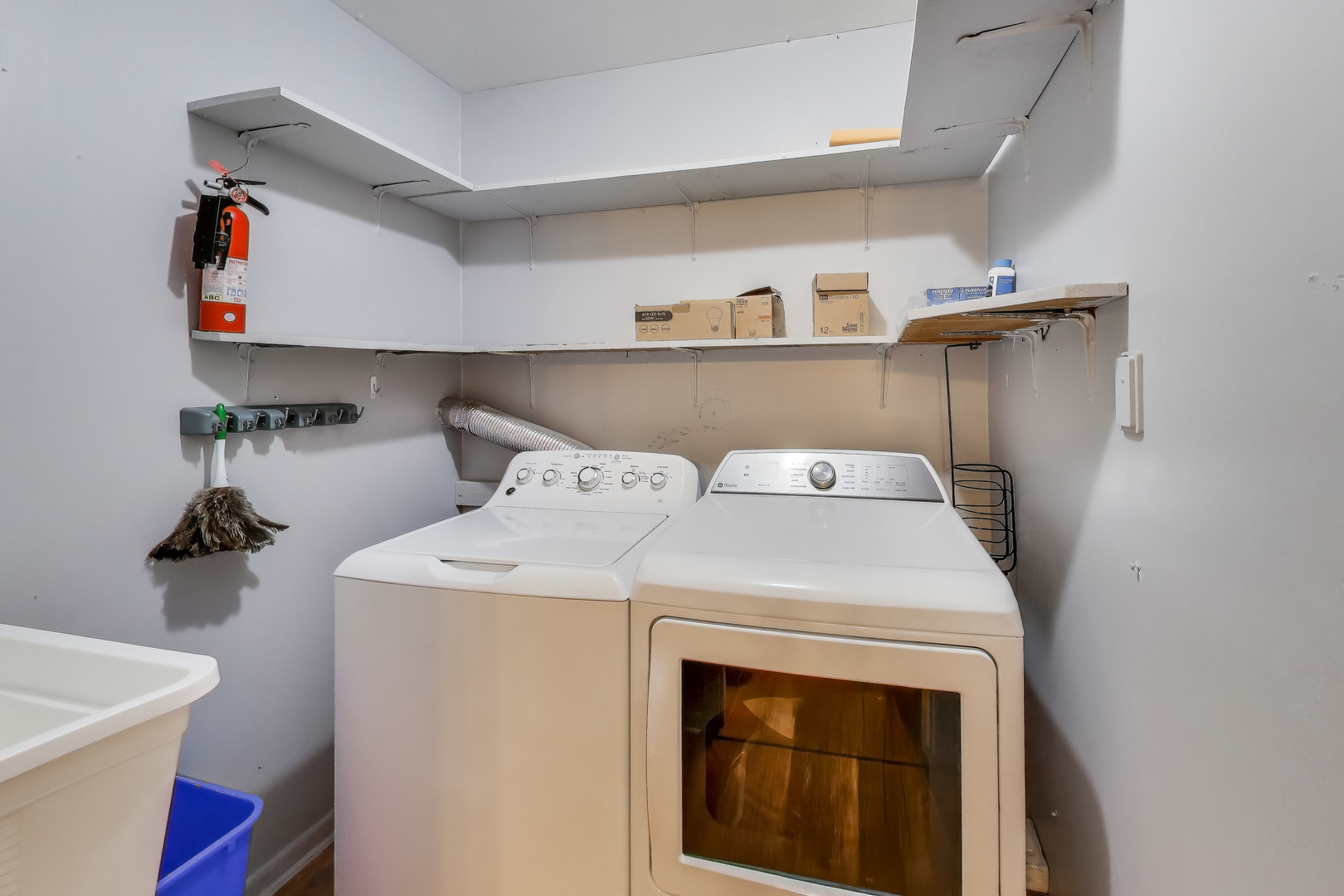 400 Landmeier Road Elk Grove Village, IL 60007 - Photo 27 of 33 a utility room with dryer and washer