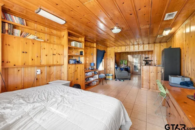 a bed room with a bed