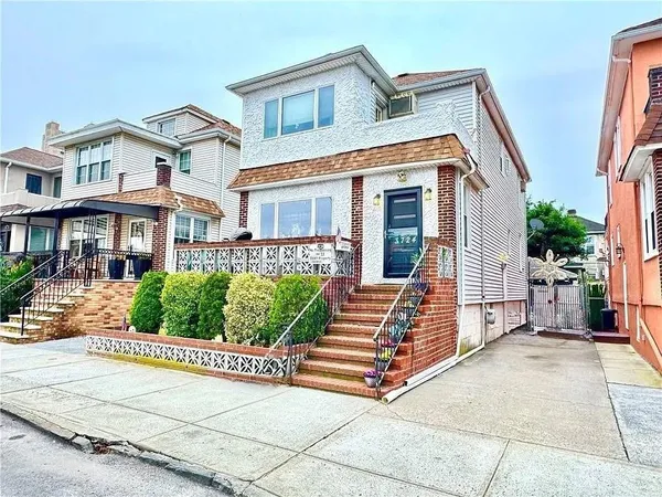$929,000 | 3724 Laurel Avenue | Seagate