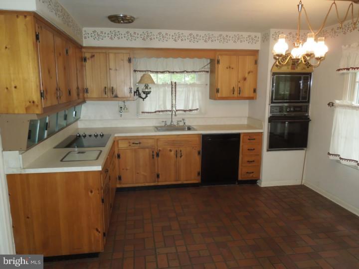 315 Wayland Road Cherry Hill, NJ 08034 - Photo 11 of 18 Gallery Image 11