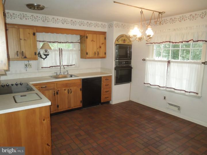 315 Wayland Road Cherry Hill, NJ 08034 - Photo 12 of 18 Gallery Image 12