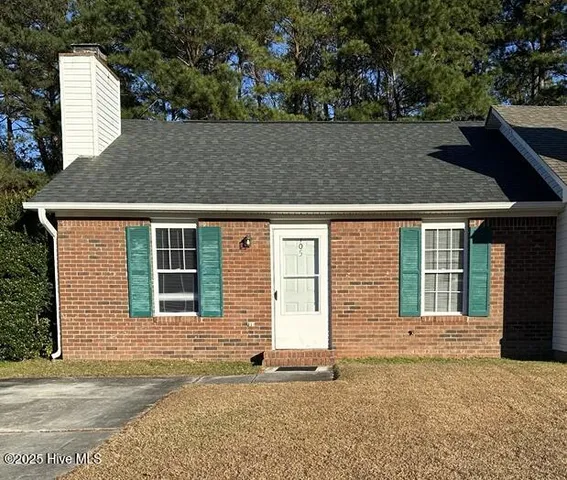 $1,025 | 105 Live Oak Court, Midway Park, NC 28544