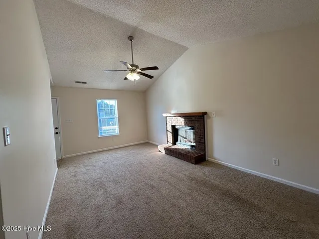 $1,025 | 105 Live Oak Court, Midway Park, NC 28544