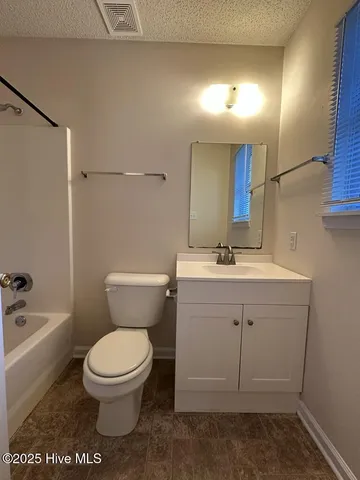 $1,025 | 105 Live Oak Court, Midway Park, NC 28544