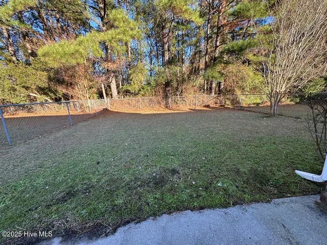 $1,025 | 105 Live Oak Court, Midway Park, NC 28544