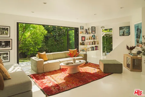 $1,299,000 | 2233 Crest Way, Los Angeles, CA 90068