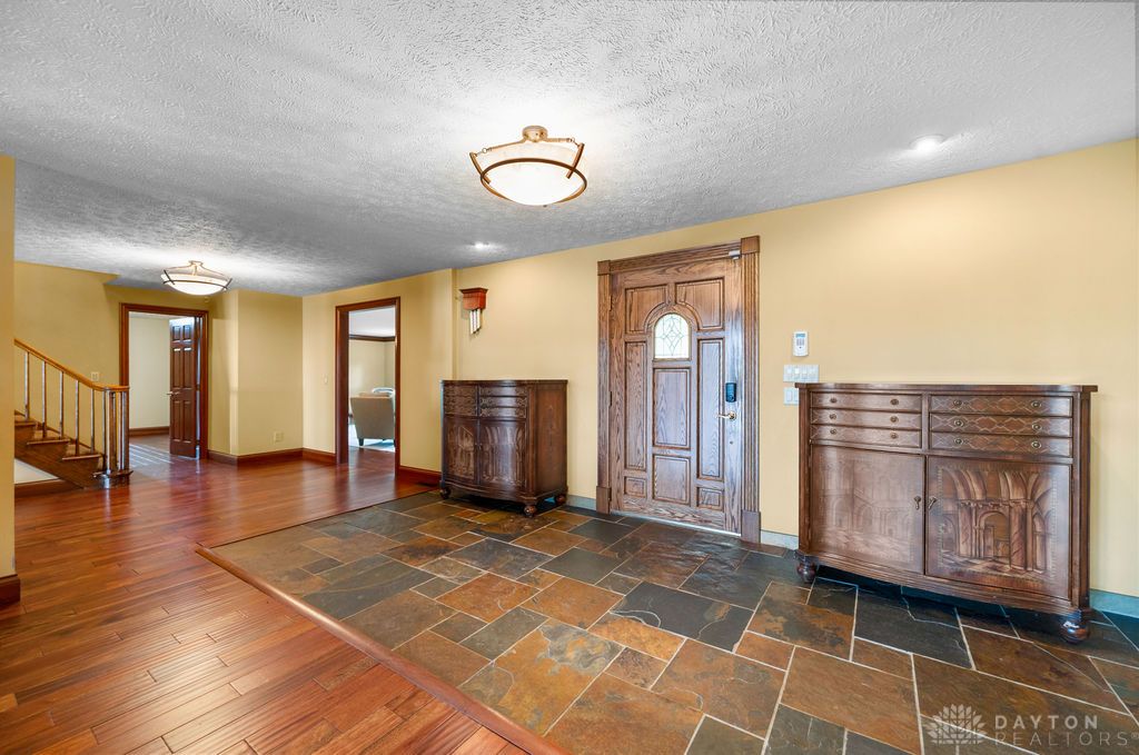 751 Old Springfield Road Vandalia, OH 45377 - Photo 8 of 89