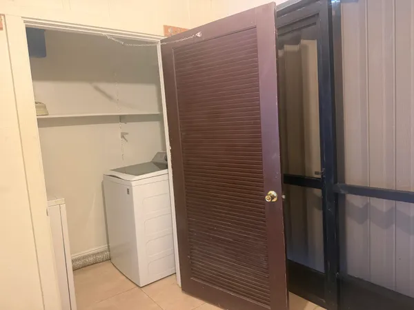 $2,000 | 5981 Forest Hill Boulevard, Unit 2, West Palm Beach, FL 33415