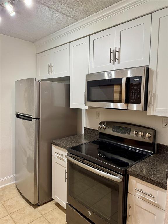 106 Alameda Court, Unit 139 Tampa, FL 33609 - Photo 12 of 13 a kitchen with stainless steel appliances a refrigerator stove and microwave