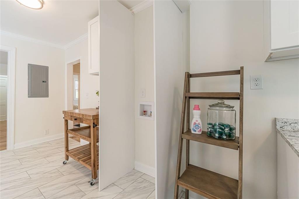 1226 Thomas Road Decatur, GA 30030 - Photo 27 of 38 a view of a hallway and an entryway with dining area