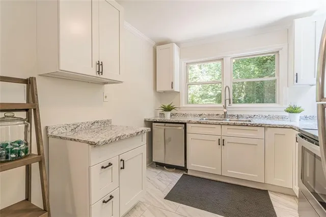 $1,900 | 1226 Thomas Road, Decatur, GA 30030